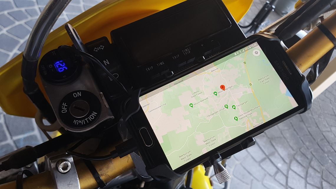 DRZ400 Ignition And Phone Charging Mount With Phone